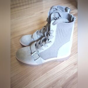 Dolce Vita DV8 Tan Boots size 6